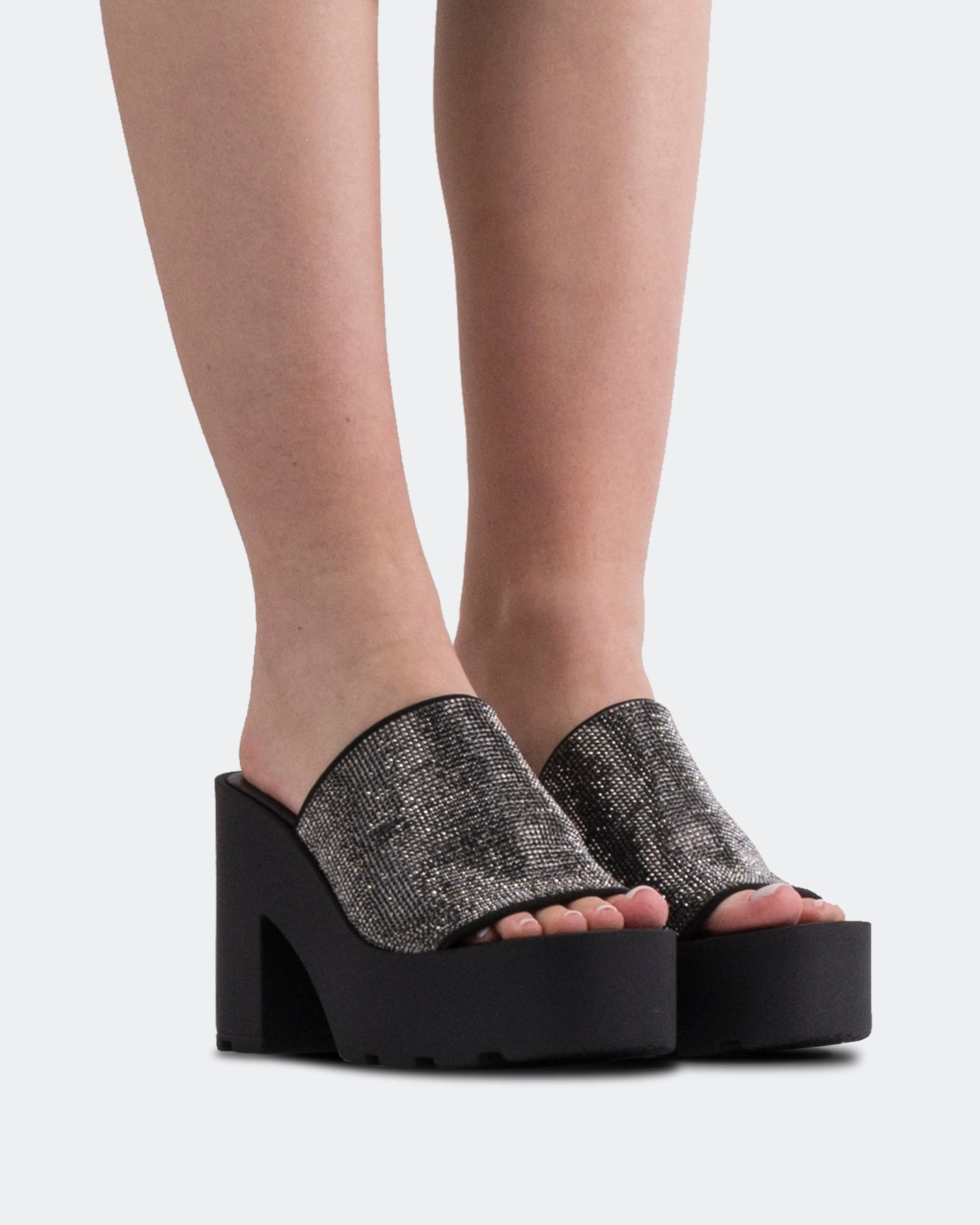 Hutton Black Strass