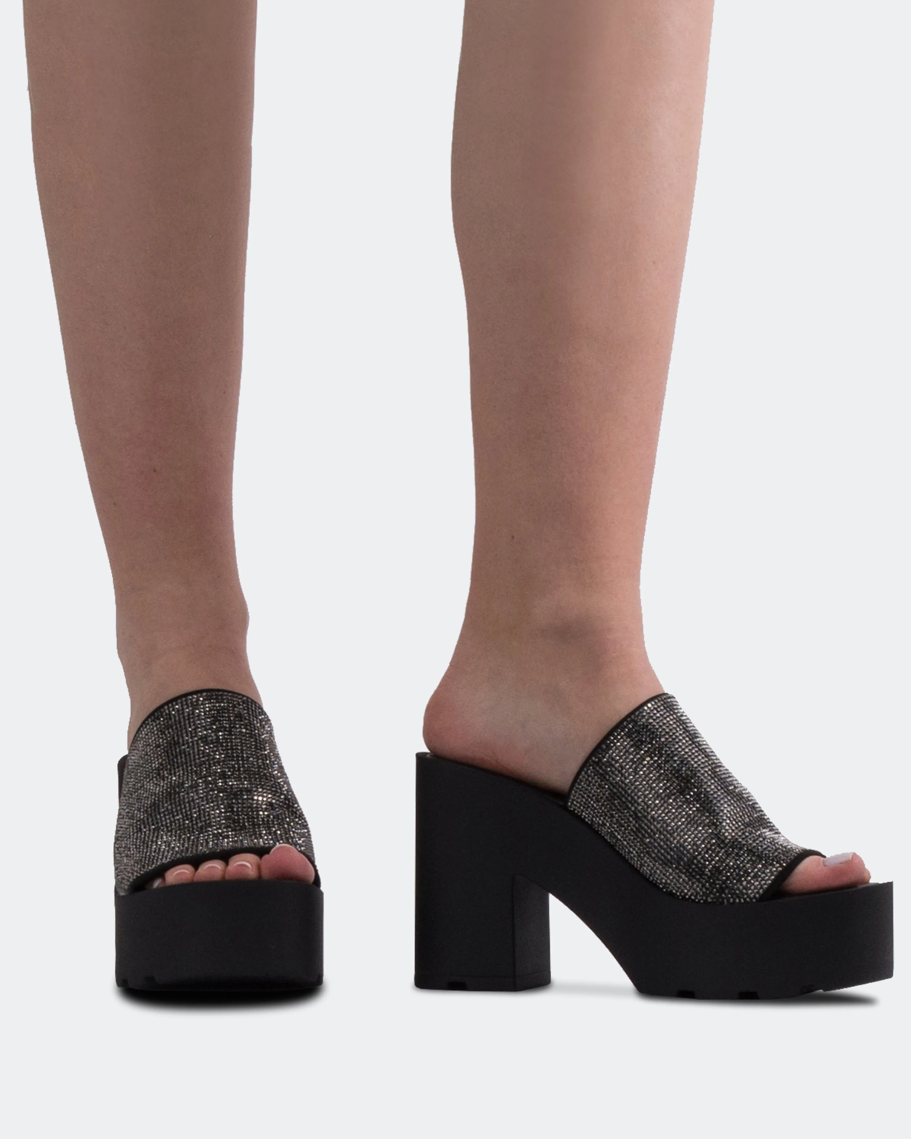 Hutton Black Strass