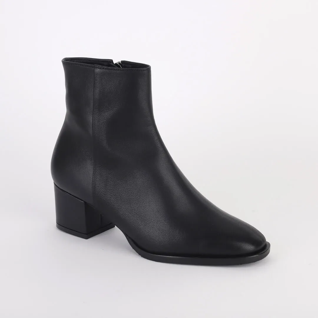 *UK size 2.5 - MOSTO - black , 5cm heels